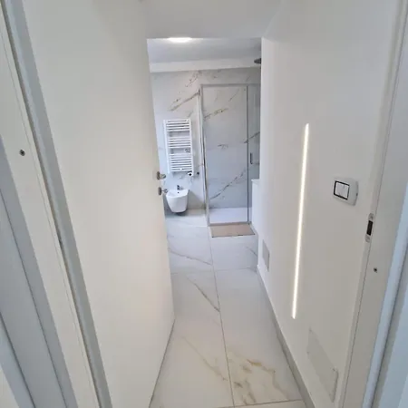 Rifugio Del - Con Cortile Interno סטרסה